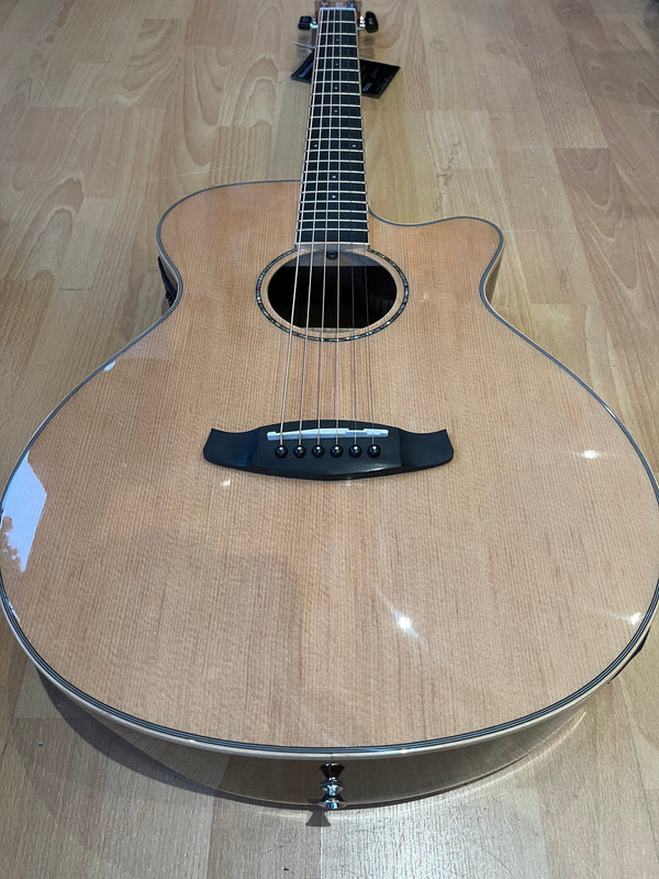 Beautiful Gloss Finish Spruce Electro-Acoustic Guitar