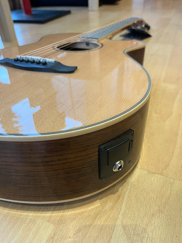 Beautiful Gloss Finish Spruce Electro-Acoustic Guitar