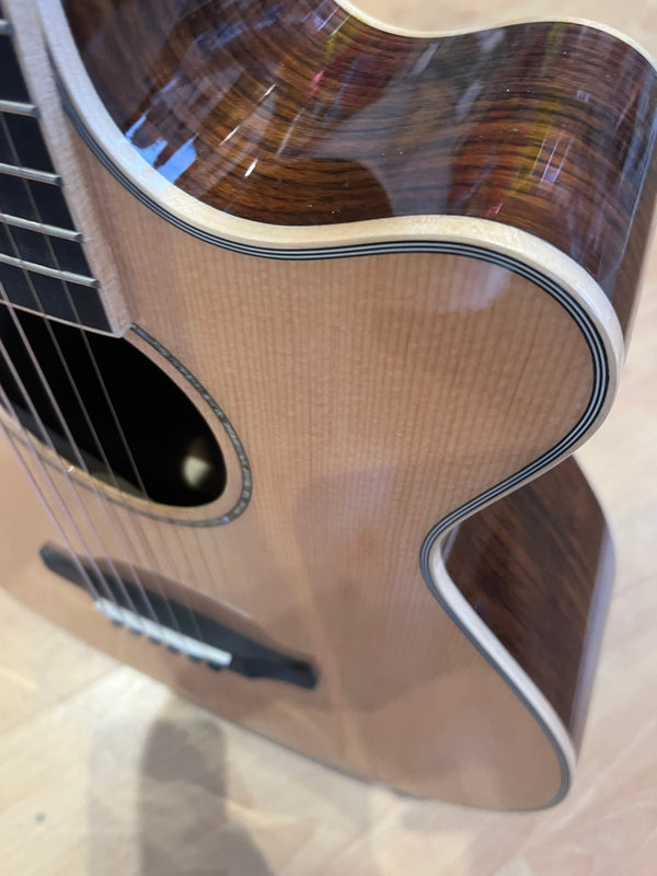 Beautiful Gloss Finish Spruce Electro-Acoustic Guitar